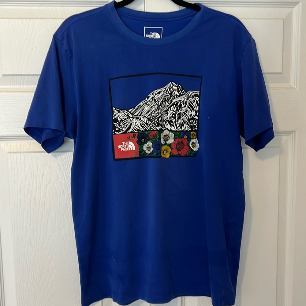 North Face T-Shirt size M